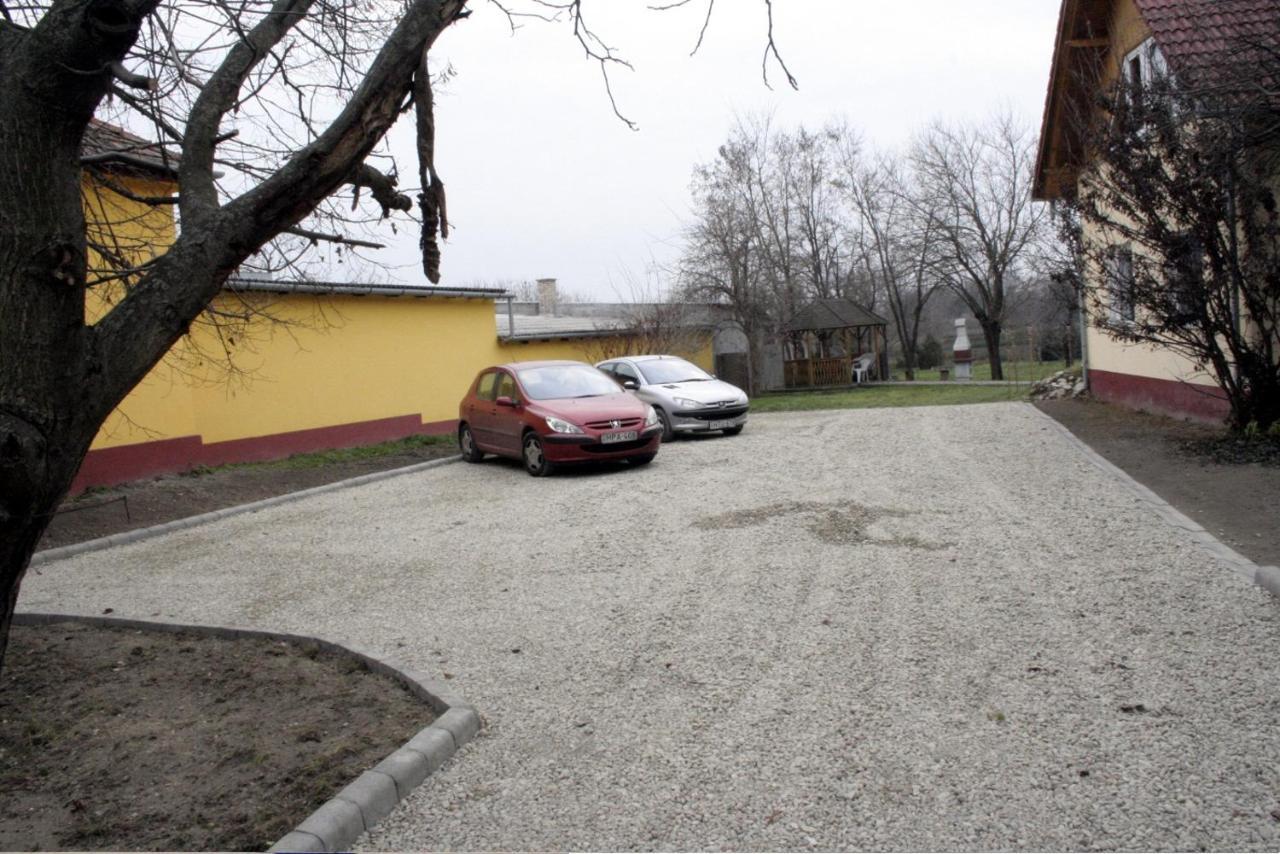 Casa Napsugar Panzio Bed and Breakfast Apostag Εξωτερικό φωτογραφία
