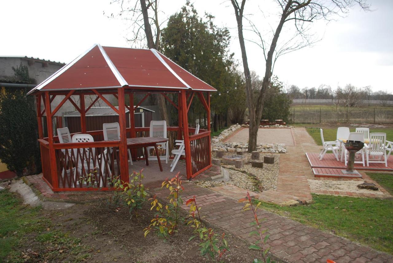 Casa Napsugar Panzio Bed and Breakfast Apostag Εξωτερικό φωτογραφία