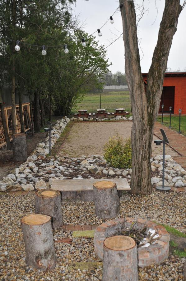 Casa Napsugar Panzio Bed and Breakfast Apostag Εξωτερικό φωτογραφία