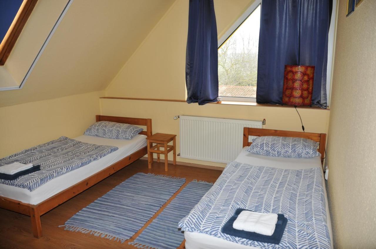 Casa Napsugar Panzio Bed and Breakfast Apostag Δωμάτιο φωτογραφία