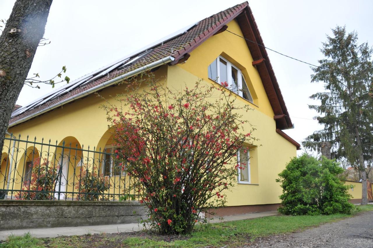 Casa Napsugar Panzio Bed and Breakfast Apostag Εξωτερικό φωτογραφία
